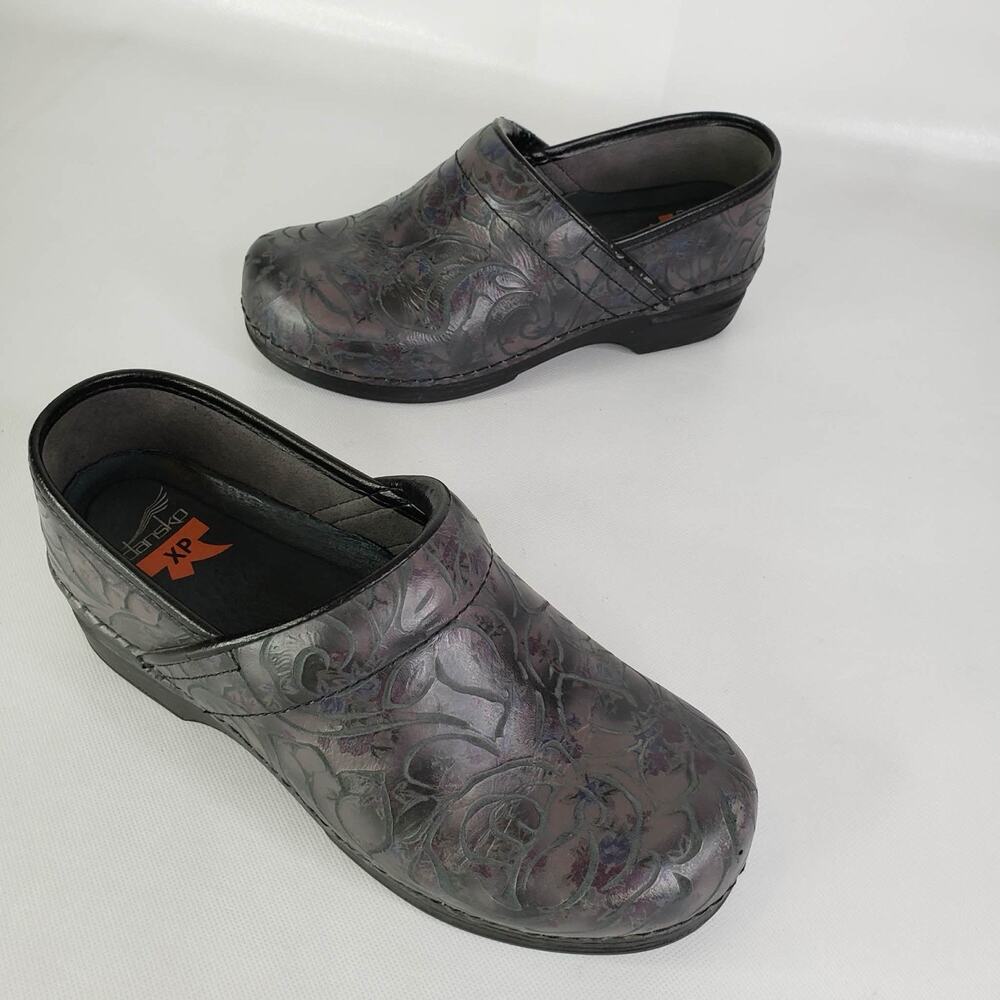 Dansko XP 2.0 Gray Floral Tooled Leather Clogs Womens Sz EU 39 US 9 - 9.5